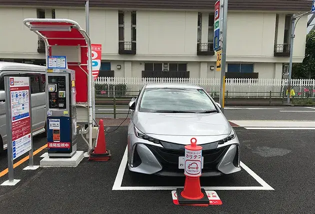 カリテコステーション「なごのキャンパス」に設置のトヨタ・プリウスPHV