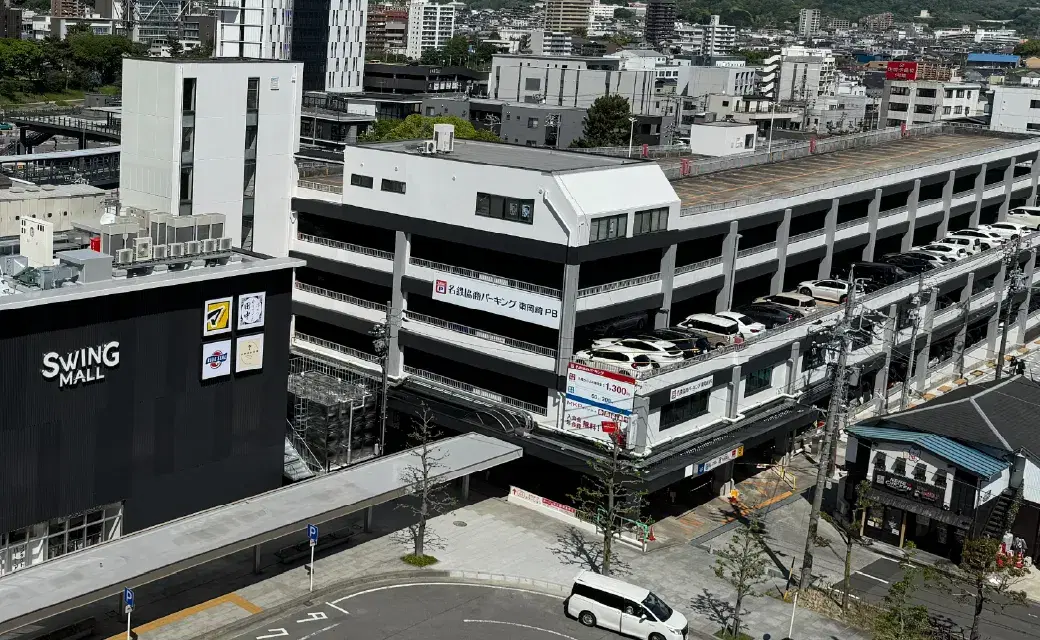 東岡崎駅に隣接する立体駐車場（東岡崎パーキング）